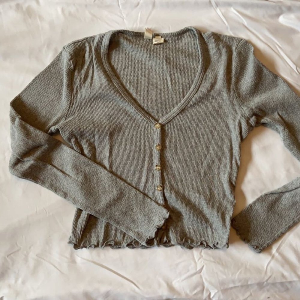 Tilly's Cute Gray Long Sleeved Button Up shirt